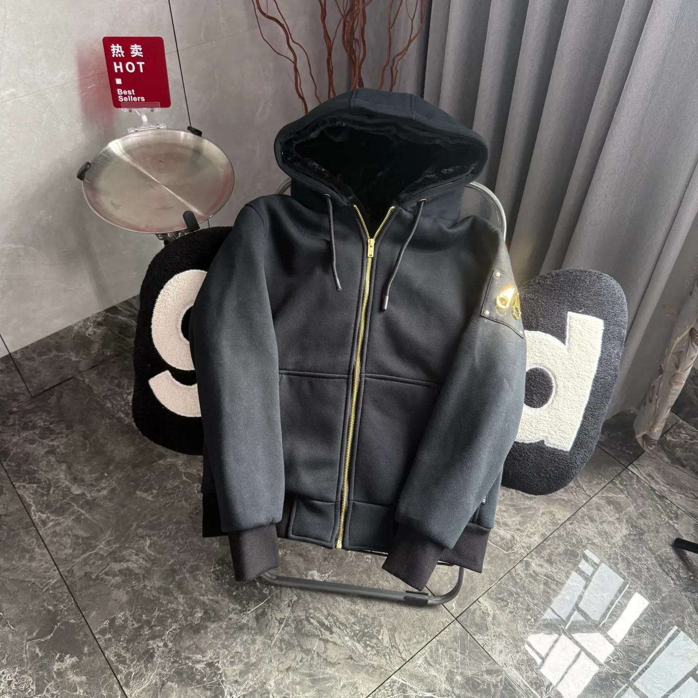📦 ：Black